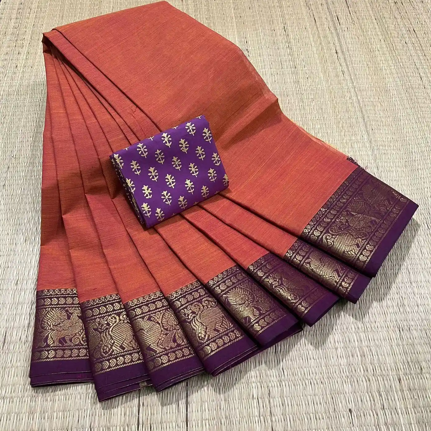 Pure cotton saree with contrast border without blouse